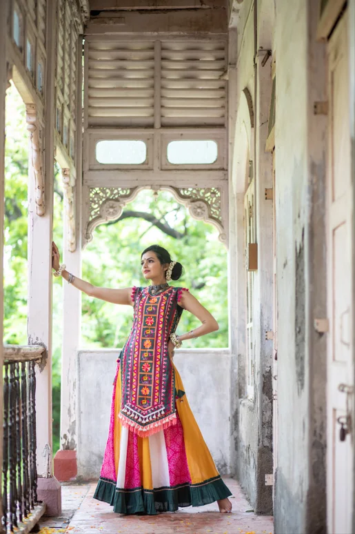 Women's Deep Green Elephant Motif Treditional Embroidered Panel Top With Colorfull Flairy Skirt - Mesmora Fashion silk skirt elegant